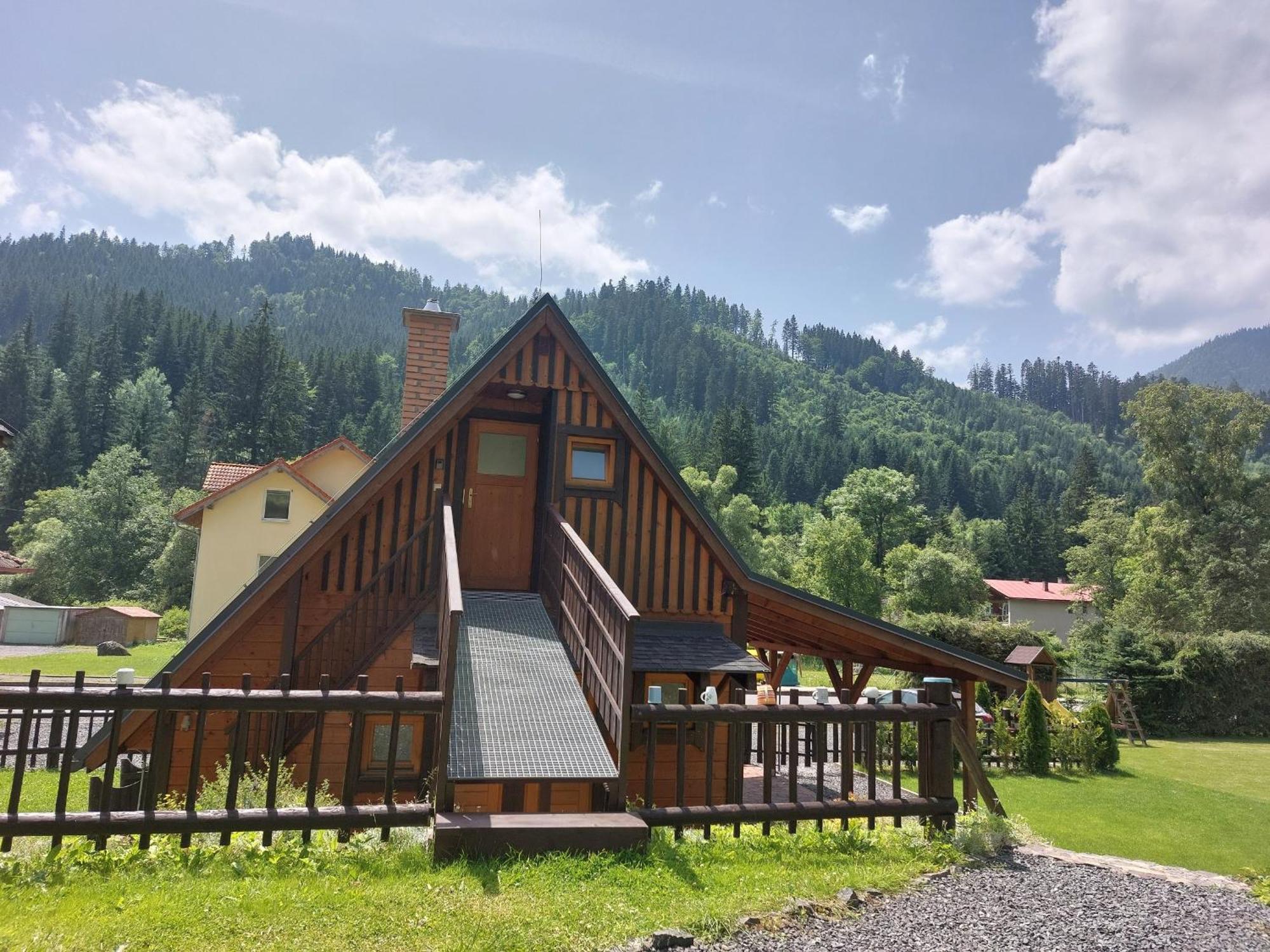 Chatka Pod Jaskynou Maluzina Экстерьер фото
